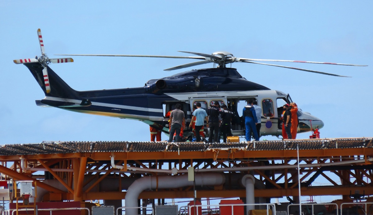 Offshore helicopter landing on a platform during crew change